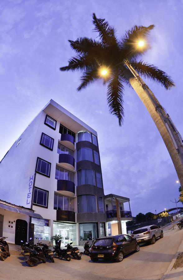 Hotel Confort Ariari Granada  Bagian luar foto